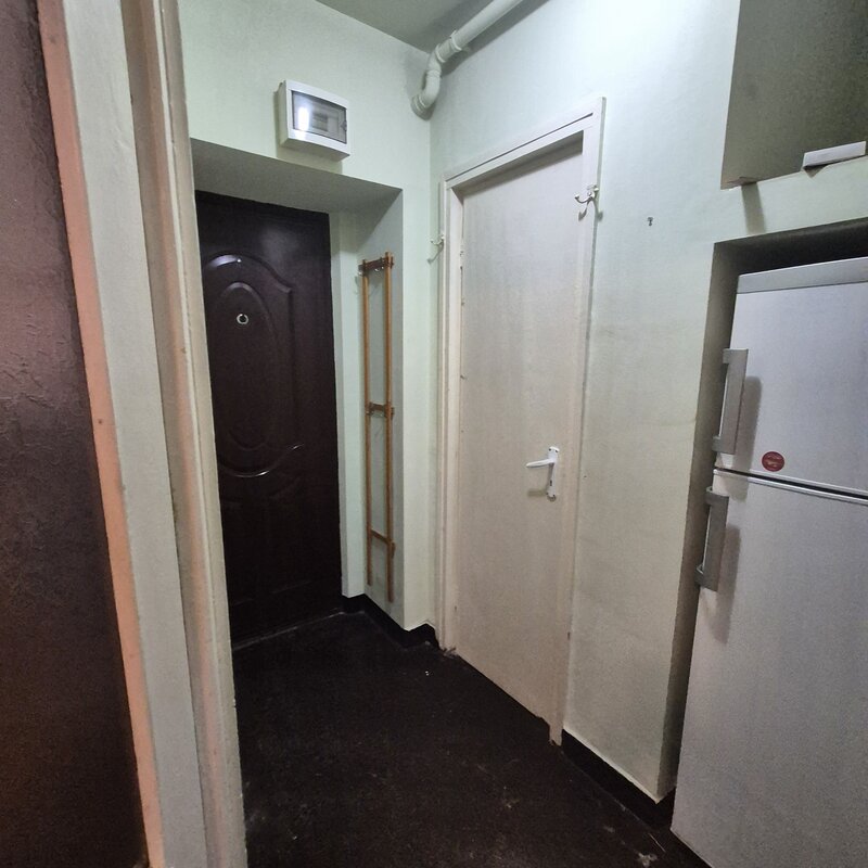 Basarab metrou, Calea Grivitei.