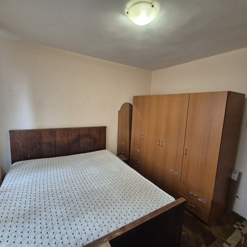 Basarab metrou, Calea Grivitei.