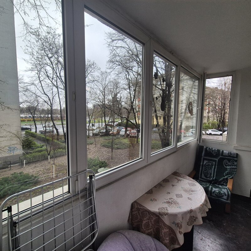 Basarab metrou, Calea Grivitei.